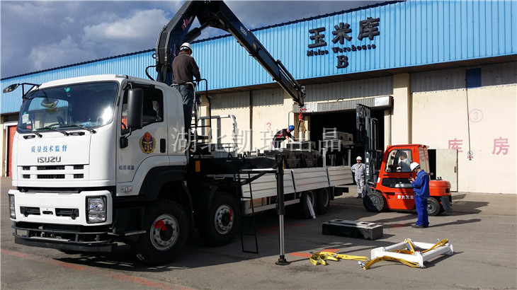 叉車(chē)搬運(yùn)砝碼裝車(chē) 叉車(chē)搬運(yùn)砝碼裝車(chē)