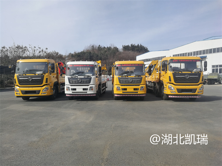 四臺“東風系列”計量檢衡車列裝發運(前) 四臺“東風系列”計量檢衡車列裝發運(前)